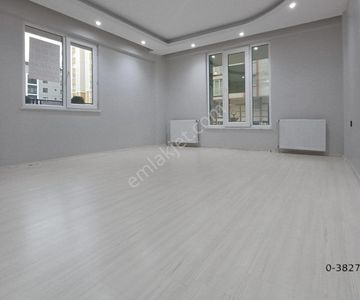 Atakent'te Kiralık 3+1 Yüksek Giriş Daire (110m², Balkonlu)