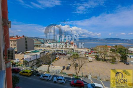 Lıon Emlak'tan Çarşı Merkez'de Full Deniz Manzaralı Arakat Satılık 2+1 Daire