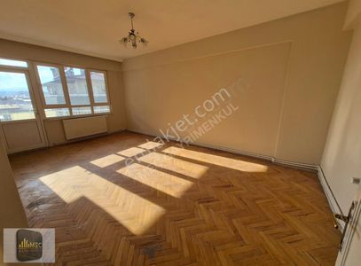 Nazilli Merkez'de 3+1 140 M² Doğalgazlı Daire