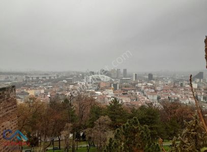 Ankara Kalesinde Manzaralı Yapılı Konak