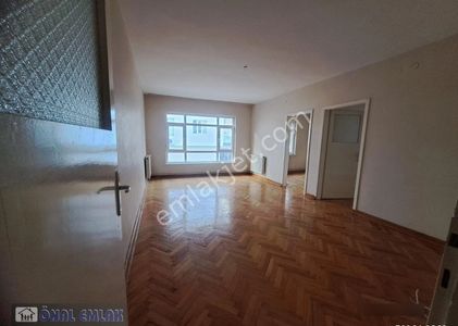 Önaldan Ankara Çankaya Dikmen Niğde Sokakta 1.kat 3+1 Kiralık