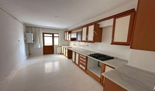 Pınarbaşı Hastanelere Yürüme Mesafesinde Katta Bağımsız Geniş Daire