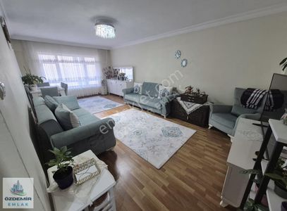 Özdemir Emlak'tan Cadde Okul Dibi Geniş Daire Arayanlara 3+1!!!!