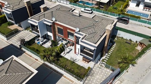 İstek Okulları Karşısı Havuzlu Sitede Bahçeli Dubleks Villa