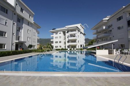 Oba'da Havuzlu 5 Bloklu Site İçi 2+1 Full Eşyalı Daire