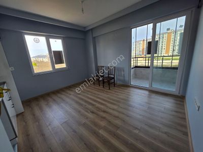 Cumhuriyet Mahallesi'nde 1+1 Kiralık 2. Kat Sıfır Daire.