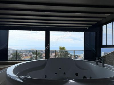 Butik Bır Sıtede-sahıle Yakın-denız Manzaralı-sosyal Donanımlı-lüx- Full Esyalı-çatı Dublex