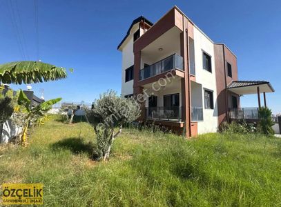 Özçelik'den ** Çınarlı **'da Satılık 7+1 Triplex Villa