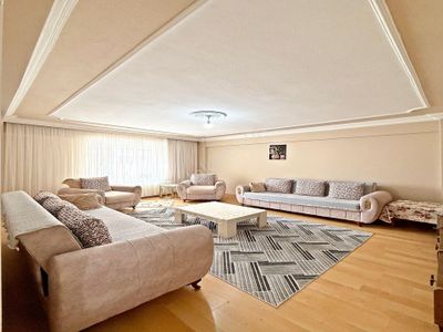 Kuzuyolunda Caddeye Yakın Geniş Ferat 3+1 Yüksek Giriş Daire