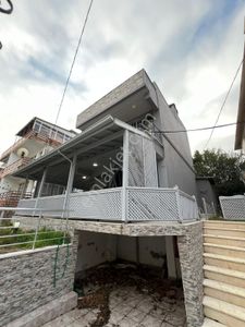 Büşra Gayrimenkulden Mavi Yelkende Satılık Yazlık Denize 40metre