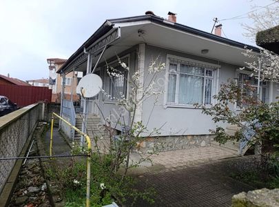 Sakarya Hendek Kemaliye Merkezde Bahçeli Müstakil 3+1 Ev Satılık