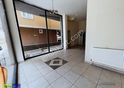 Yenidoğan'da Ana Caddeye Paralel Boş Satılık Dükkan