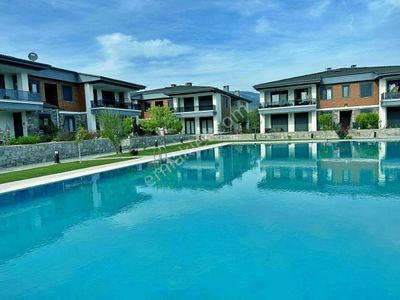 Uytundan Gürede Havuzlu Sitede Geniş Bahçeli 2+1 Kiralık Daire