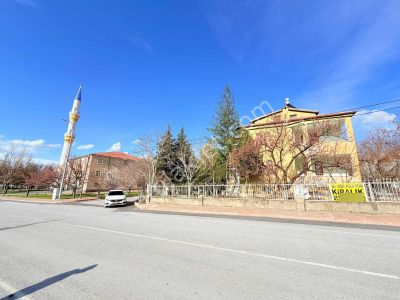 Toki Yolu Ana Cadde Üzerinde! 8 Odalı 3 Katlı Kiralık Villa