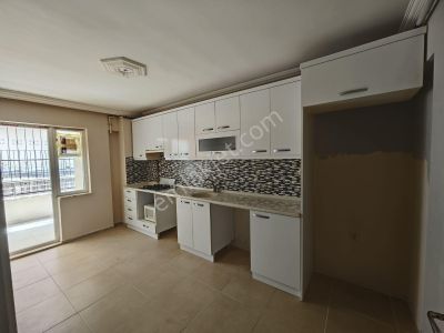Güzelyalı Eğitim'de Site İçerisinde Asansörlü 2+1 Satılık Daire