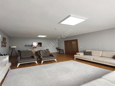 Beykent Metrobüs Durağının Dibinde Site İçerisinde 2+1 Daire!!!