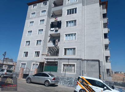 Satılık Serinevler Gri Binalarda 4ncü Kat 2+1 Geniş Daire