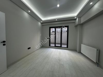 Çekmeköy M.akif Mh Ağaoğluna Yakın Satılık 3+1 110m² Bahçe Katı