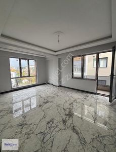 Yalova Çiftlikköy'de Ara Kat, Geniş, Ebeveyn Banyolu 2+1 Daire