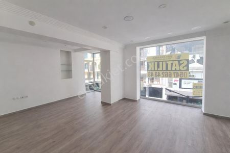 Laleli'de Yüksek Tabela Değerli Satılık Dükkan