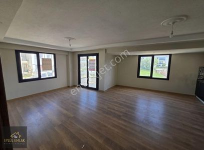 Mumcularda 100 M2 Kiralık Orta Kat Daire