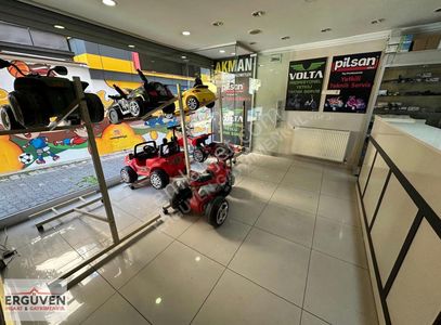 Sefaköy Ün Merkezinde İşlek Sokak Ta Her İşe Uygun Düz Ayak