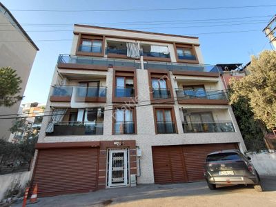 Bayraklı Gümüşpala'da Kısmi Deniz Manzaralı Kapalı Mutfak 2+1