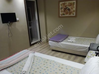 Şehir Merkezinde Kapalıyol, Tarihi Kaleiçi Ve Saat Kulesi Yakınında