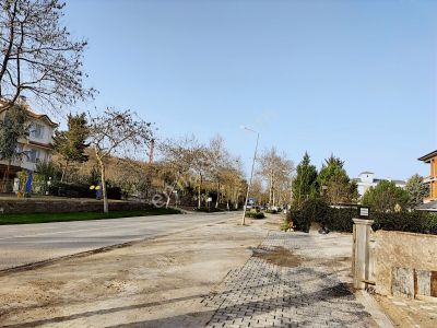 Kadıköy Tarihi Çınarlı Yola Butik Site İçerisinde Daire