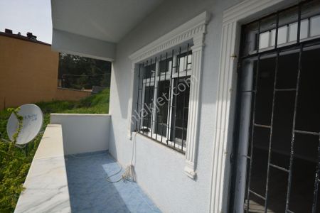 Kiralık Sultanbeyli Turgut Reis Mahallesi'nde Metroya Yakın 3+1130m2 Balkonlu Daire