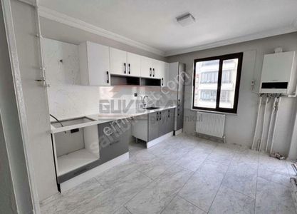 Güvenay - Çorum Karakeçili Mah. Atatürk Anadolu Lisesi Civarı 3+1 Kiralık Daire