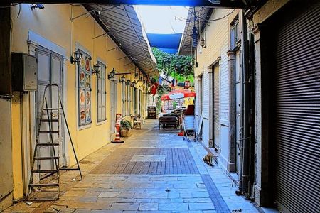 Kemerlatı Abacıoğlu İş Hanında Satılık Dükkan