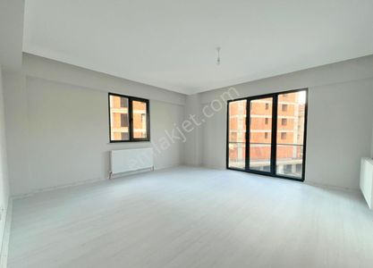 Mertcan'dan Metroya Yürüme Mesafeli Balkonlu Ara Kat 2+1 Daire