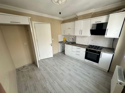 🏡muradiye Mahallesi 🏡istasyon Civarı ✅2+1 90m2 5 Katlı 5 Katı ❇️kapalı Mutfak Balkonlu