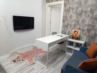 Beyoğlu Galatasarayda Tarihi Binada 1+1 Fuul Eşyalı Kombili Kiralık Daire