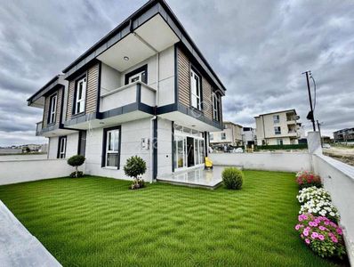 Re/max Kıyı'dan 4+1 Masrafsız Hemen Oturuma Hazır Geniş Bahçeli