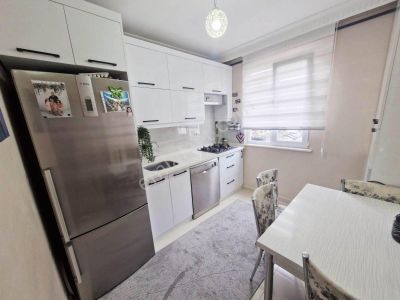 Yenibosna Mevlana Cami Yakını Satılık 2+1 3. Kat Daire