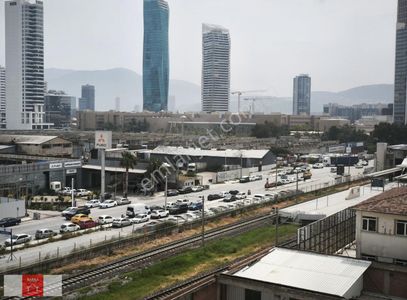 Bayraklı, Alsancak, Karşıyaka, Bornova Ve Deniz Manzarası....