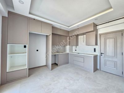 Denizli Şemikler De Giyotin Cam Balkonlu 3+1 160 M2 Cadde Üzeri Lüks Daireler