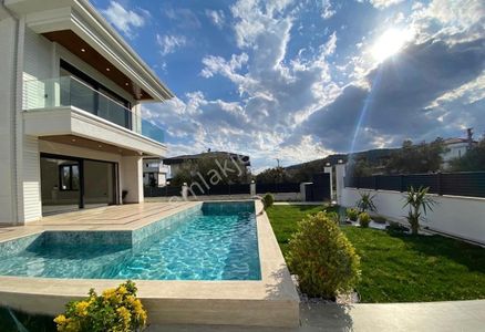 ꧁ay Emlaktan꧂yüzme Havuzlu Deniz Ve Dağ Manzaralı 3+1müstakil Ev