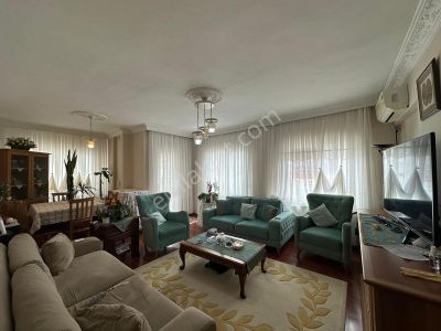 Çekmeköy Merkez Mahallesin'de Site İçerisinde 3+1 Satılık Daire