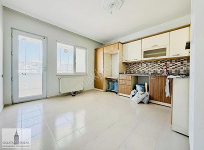 Galata Gayrimenkul'den Bostanbaşında Site İçerisinde Ara Kat