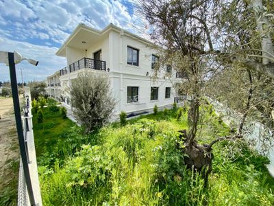 ꧁akçay Ay Emlaktan꧂güre'de Lüks Sitede Bahçe Kullanımlı Müstakil Tadında Satılık 2+1 Şık Daire