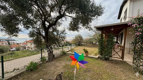 Ayvalık Sahılkent'te Denız Manzaralı Eşyalı Kıralık 3+1 Vılla