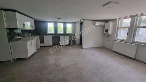 Balo Gayrimenkul'den Lara Turizm Caddesi Üzeri Bahçe Kati 1+1