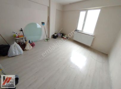 Aslı Emlak'tan Zübeyde Hanım Mah 2+1 Kat 1