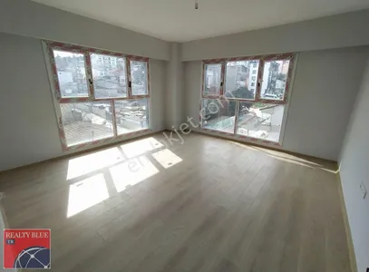 Pendik Velibaba'da Satılık 2+1 Daire Site İçerisinde