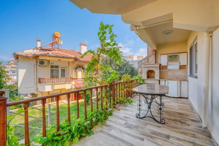 Alanya Kestel Satılık Villa 3+1 Deniz Manzaralı Ve Bahçeli Denize 300 Metre