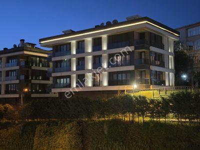 Acıbademin Merkezi Konumunda Teraslı Dubleks 2+1 Çift Banyolu