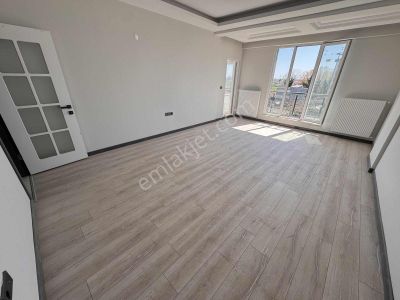 Yağmur Emlaktan Cadde Cepheli Geniş Ve Ferah Sıfır 3+1 Daire